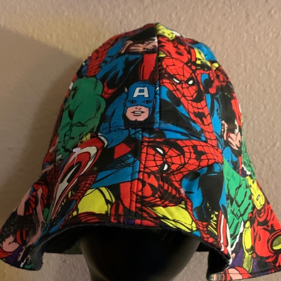 Big Kids Superhero Bucket Hat & Neck Pillow Set - Marvel - Picture 4 of 6